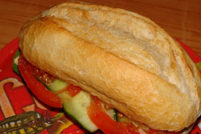 Sandwich cu de toate...dar nu multe calorii