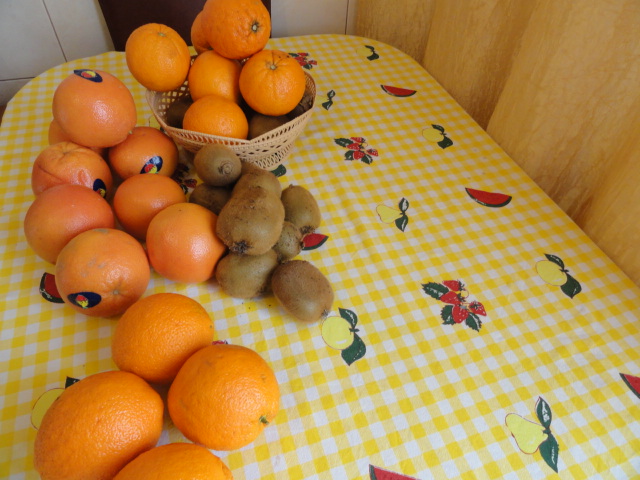 Suc natural din kiwi, portocale si grapefruit rosu