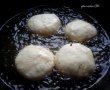 Gogosi umplute cu crema de vanilie cu cocos-4