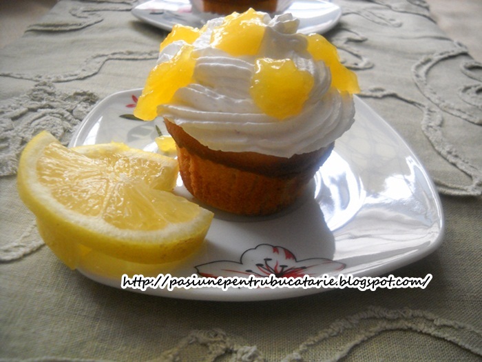 Cupcakes cu lemon curd