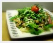 Salata calda cu taitei de orez, spanac verde si legume coapte-6