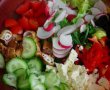Salata de cruditati cu surimi pane-2