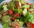 Salata de cruditati cu surimi pane-4