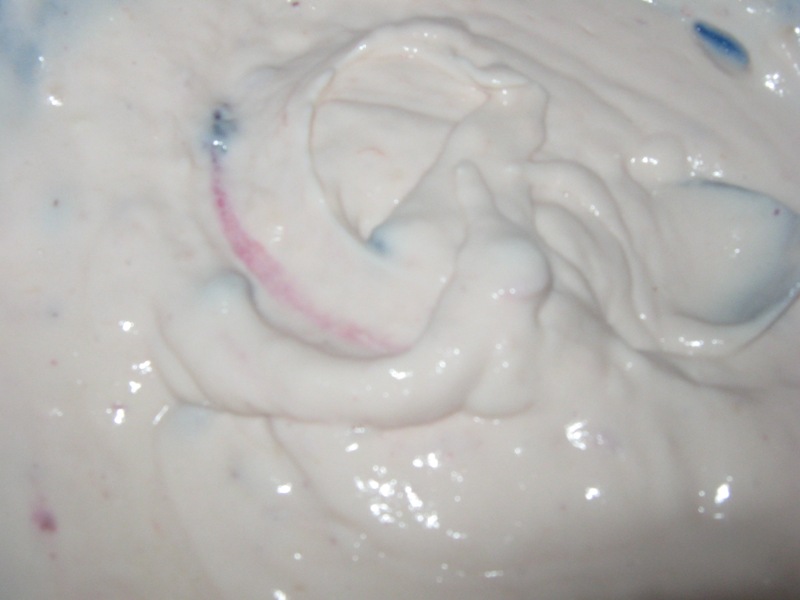 Prajitura cu iaurt si fructe de padure
