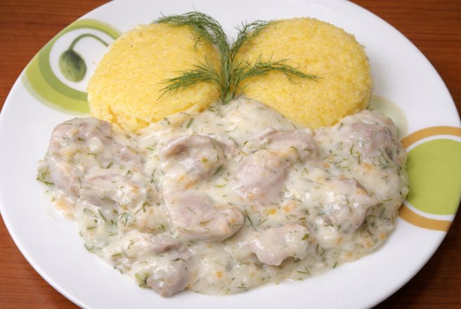 Reteta de ciulama delicioasa cu pipote si inimi de pui, preferata familiei