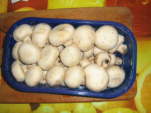 Pastrav salmonat cu legume si ciuperci la cuptor