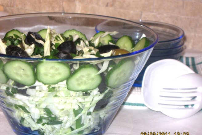 Salata de varza alba cu castraveti
