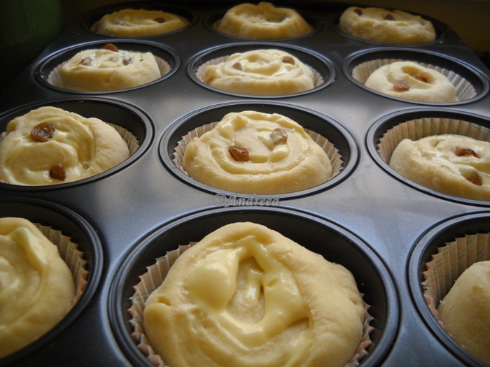 Muffins cu branza si stafide