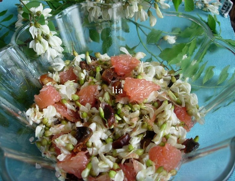 Salata din flori de salcam