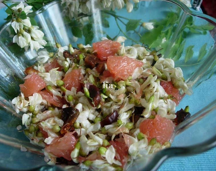 Salata din flori de salcam