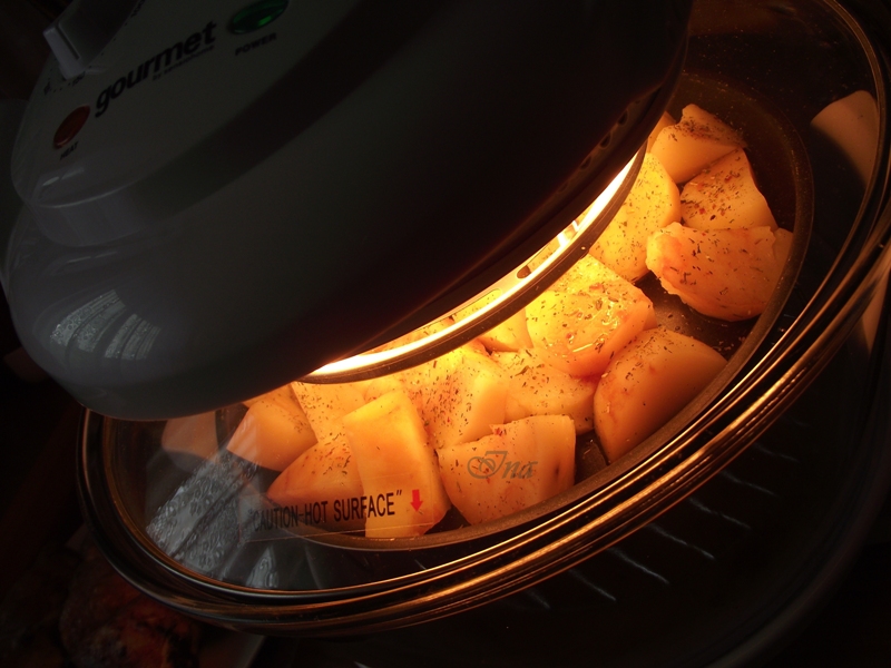 Cartofi cu ierburi aromate , la cuptorul cu halogen
