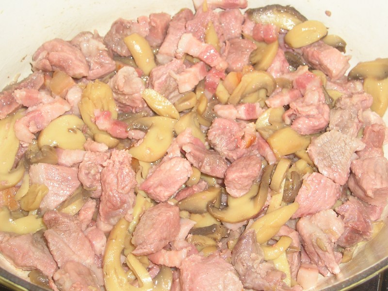 Mancare cu carne de porc,costita afumata,ghimbir si orez salbatic