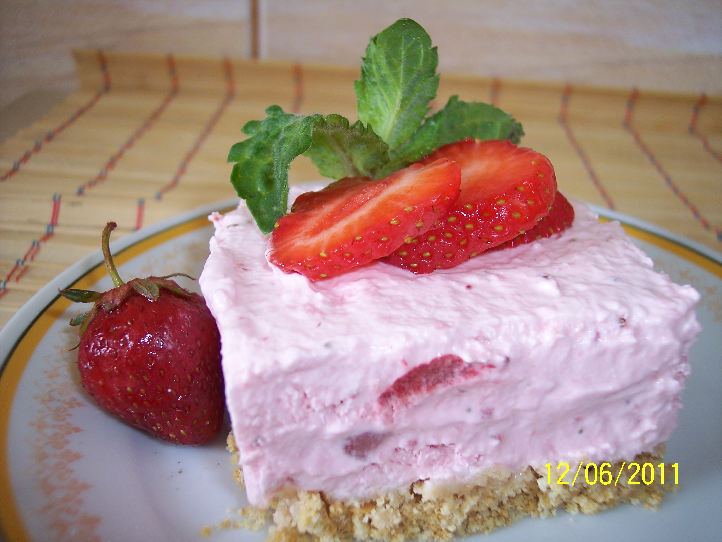 Desert racoros cu capsune - Strawberry Margarita Dessert