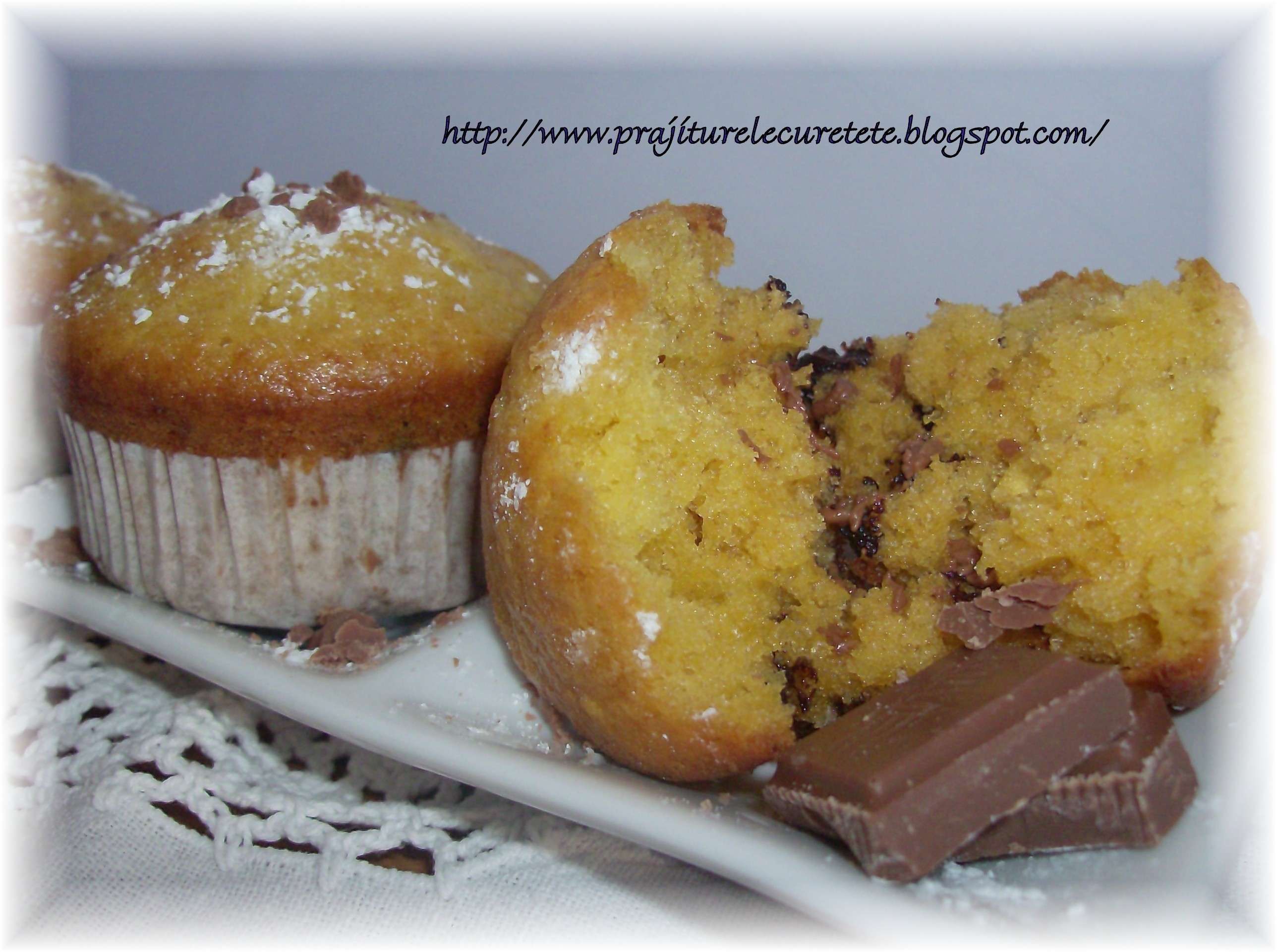 Muffins cu bucati de ciocolata