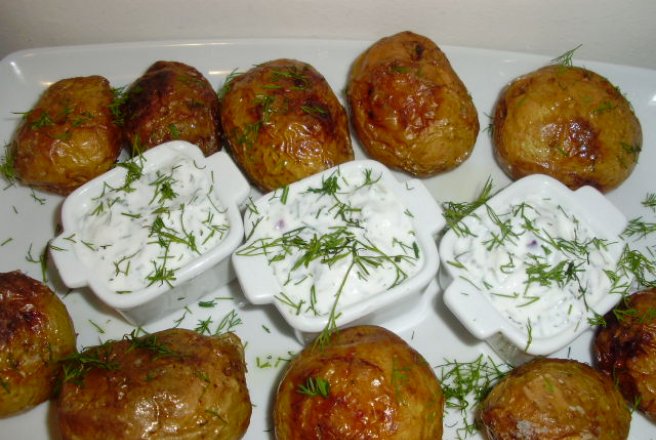 Cartofi copti cu sos de iaurt