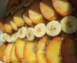 Prajitura rasturnata cu piersici si banane-1