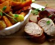 Muşchiuleţ de porc învelit în bacon cu cartofi dulci şi pere-4