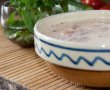 Frigarui de pui cu salata de castraveti si ceapa rosie-1