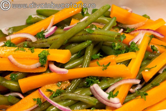 Salata de fasole verde cu morcovi