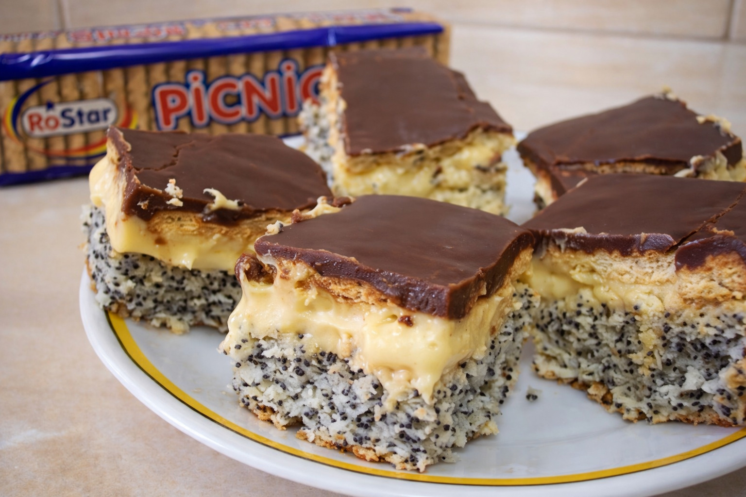 Prajitura Picnic - Reteta delicioasa de prajitura cu mac si crema de vanilie