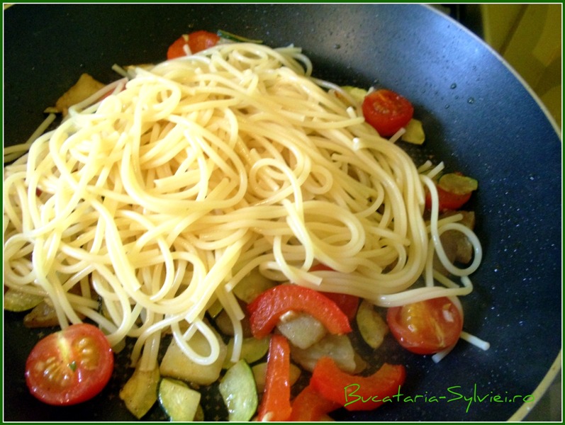Spaghetti cu legume la gratar