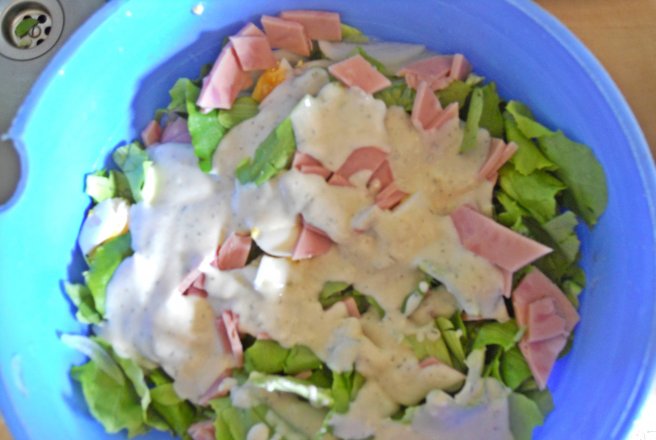 Salata cu dresing de iaurt
