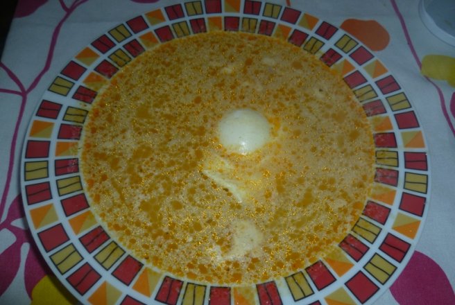 Supa de chimen cu oua si crutoane aromate