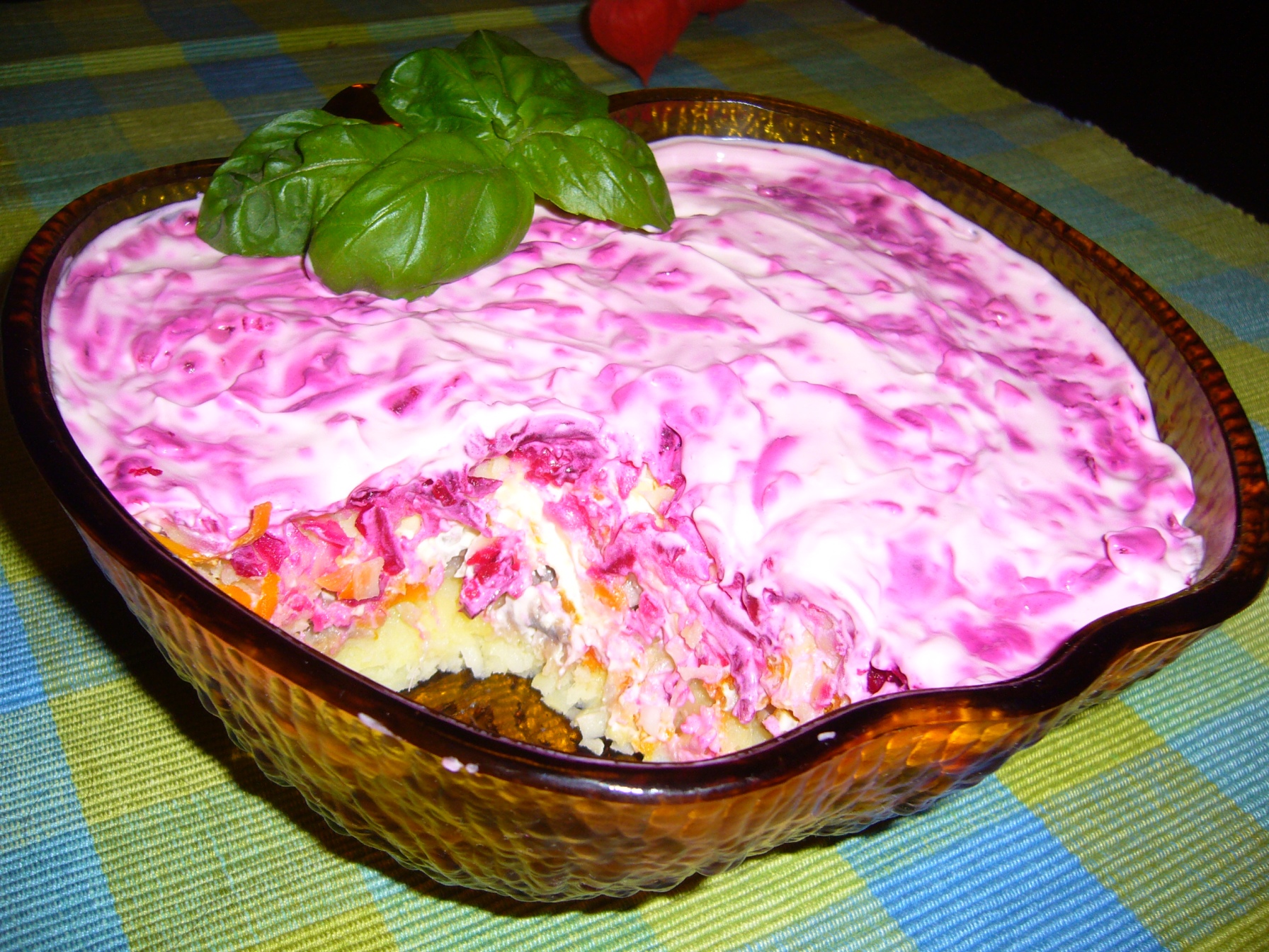 Salata de sfecla rosie si peste marinat