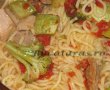 Spaghete cu curcan, broccoli si dovlecei-2
