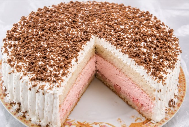 Tort cu crema de frisca si visine
