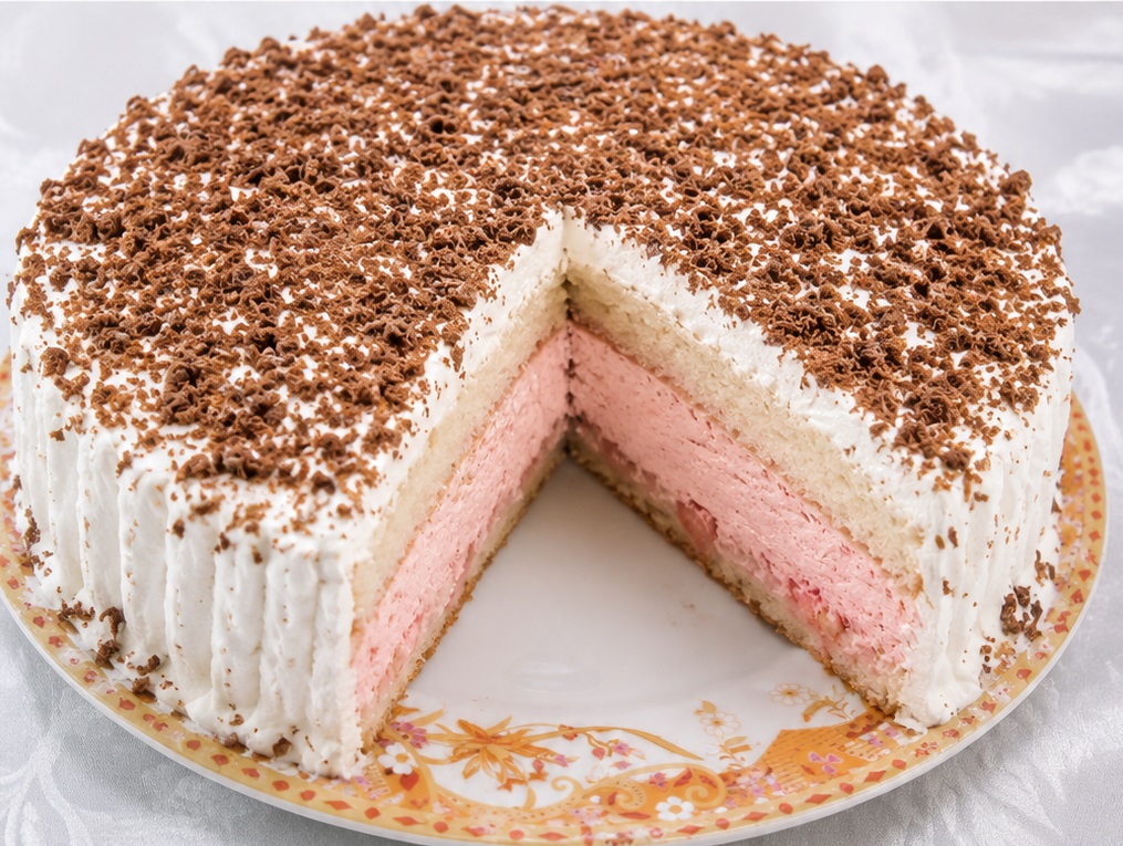 Tort cu crema de frisca si visine