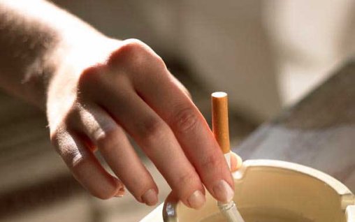 Sfaturi: eliminarea mirosului de tigara impregnat intr-o camera