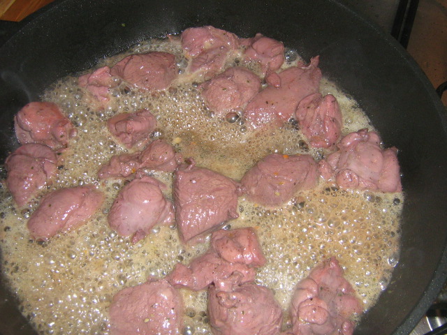 Carne de vanat (caprioara , cerb )cu sos si dovlecei prajiti