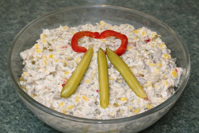 Salata de piept de pui cu ciuperci si porumb