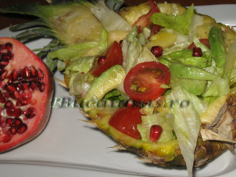 Salata cubaneza cu avocado si ananas