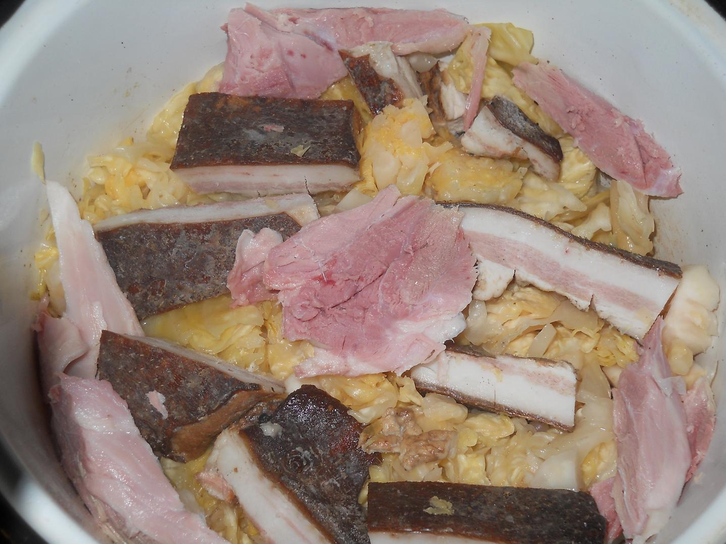 Varza murata calita cu slanina si carne afumata