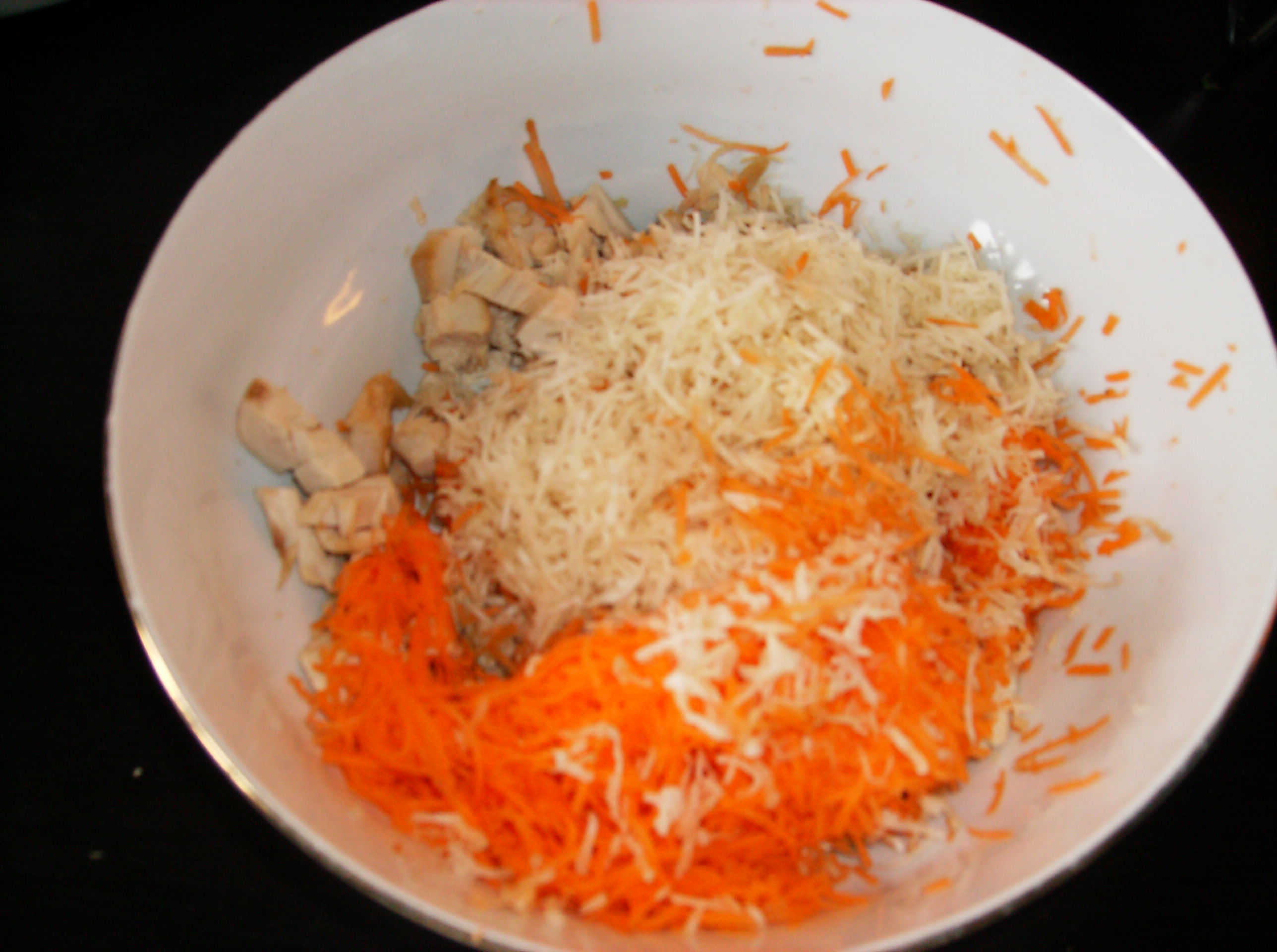 Salata de telina, mar, morcov si piept de pui