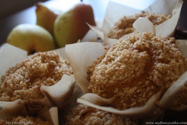 Pear Crumble Muffins