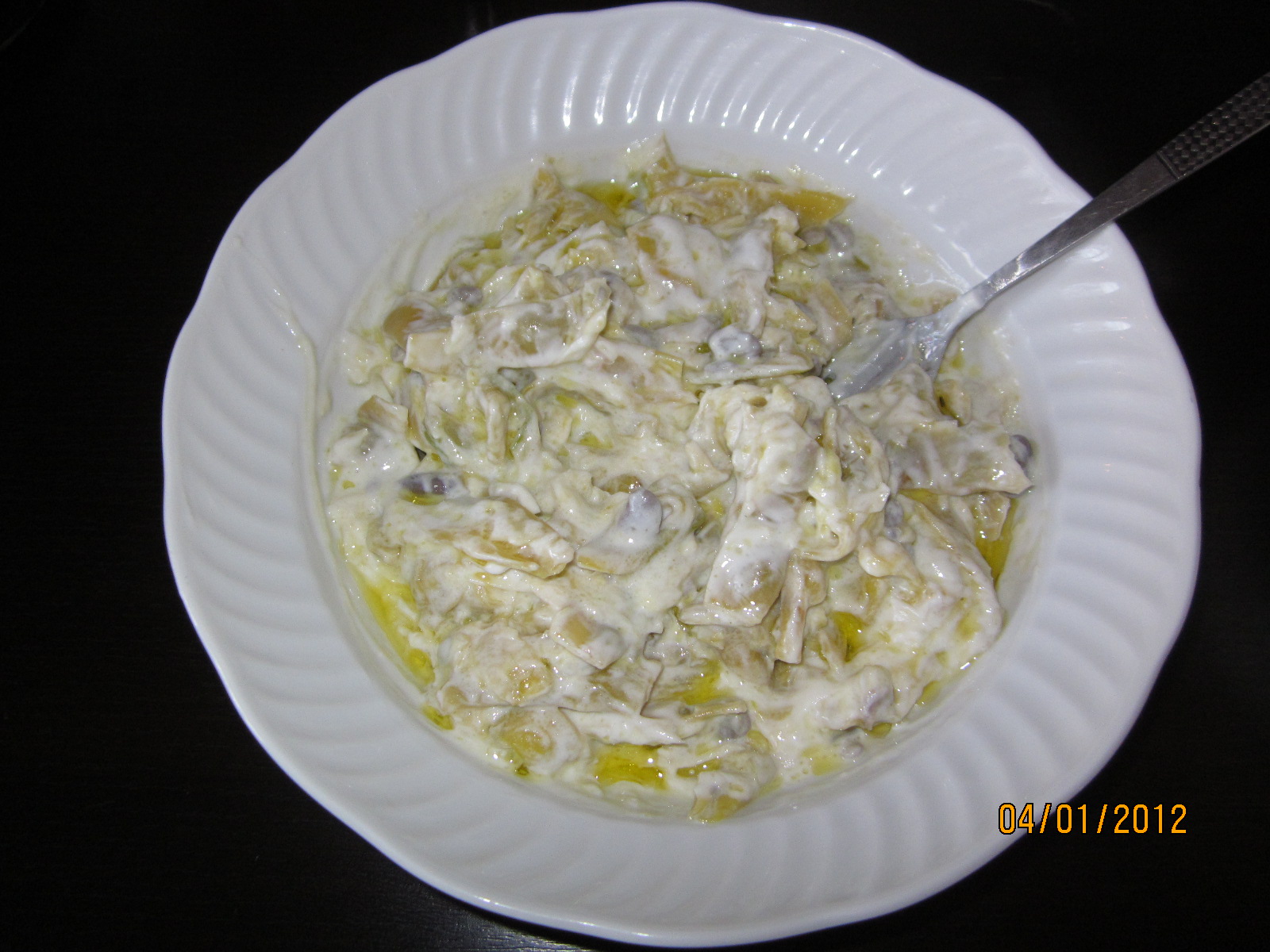 Salata de fasole galbena cu iaurt si usturoi
