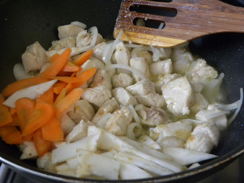 Pui cu Vitasia wok sauce curry (by Lidl)