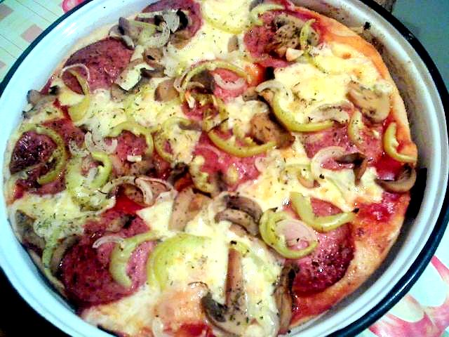 Pizza cu salam