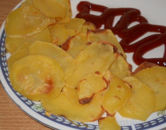 Chipsuri de cartofi cu ketchup