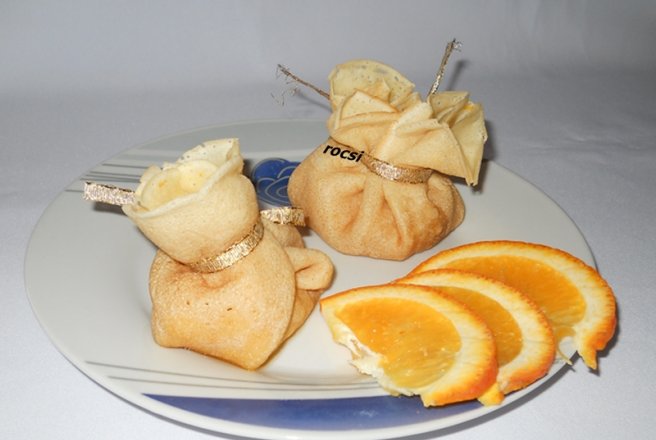 Clatite umplute cu portocale in sos (de post)