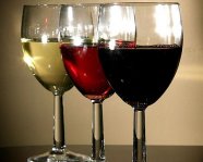 Vinul distruge celulele maligne si 12 tipuri de cancer