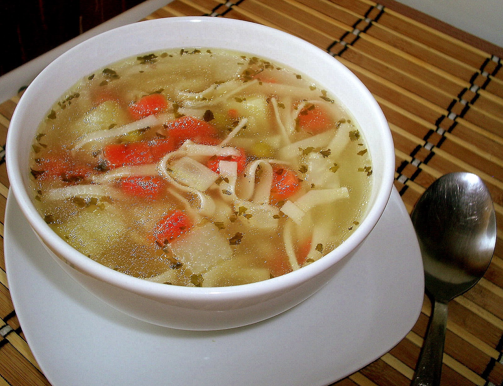 Supa de legume cu taitei de casa