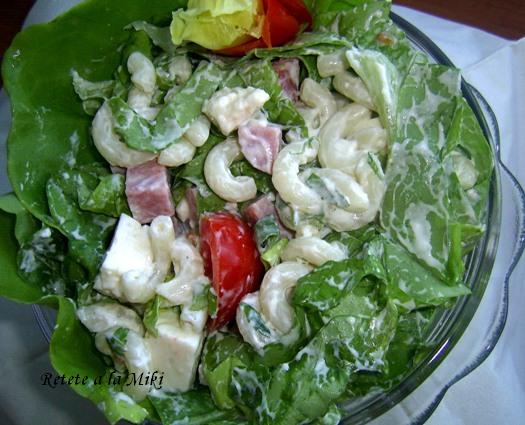Salata verde cu dressing de maioneza si iaurt