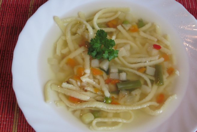Supa de legume cu spatzle