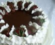 Tort cu mousse de ciocolata si crema de capsuni-7