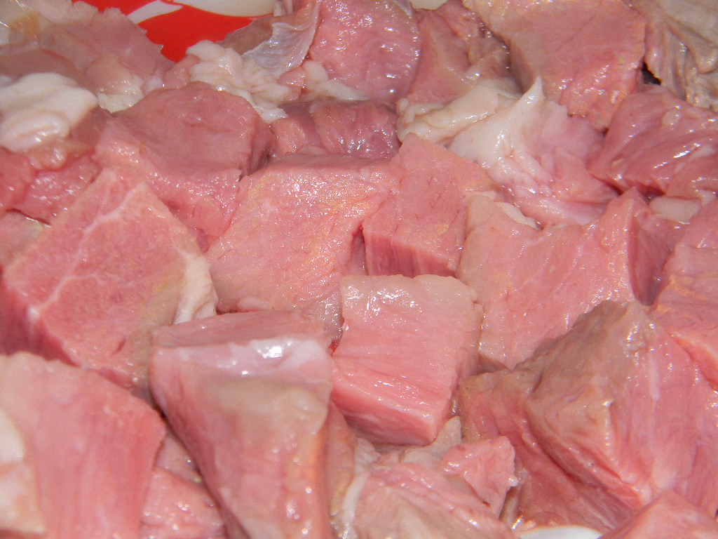 Ciorba  taraneasca  de porc cu mazare si dovlecel