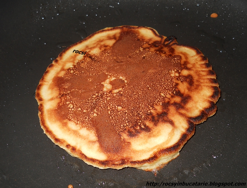 Tortulete pancakes cu bilute de ciocolata si portocale